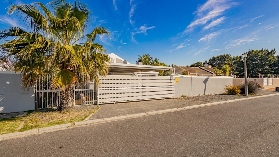 3 Bedroom Property for Sale in Sunningdale Western Cape